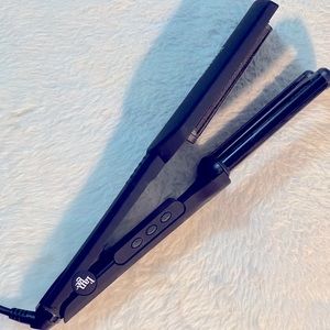 L’ange Le Waver like new. 3-Barrel Titanium Waving Iron.